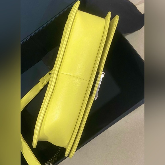 ๐๐Chanel chevron Yellow New medium Boy Bag - Picture 7 of 9